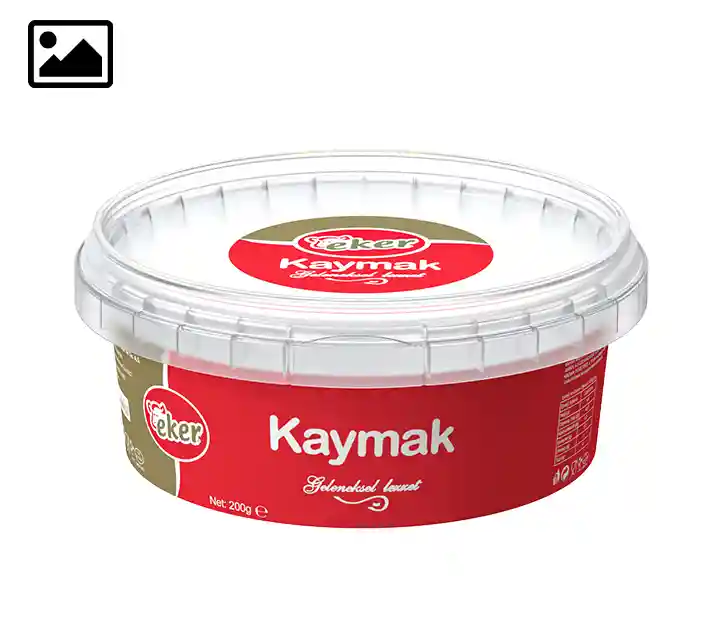 Eker markasına ait kaymak ve muhallebi ambalaj tasarımlarının, MoldMore tarafından geliştirilen inovatif katlanabilir plastik kaşık enjeksiyon kalıbı konseptleriyle birlikte sergilendiği yüksek kaliteli 3D render portfolyo sunumu.